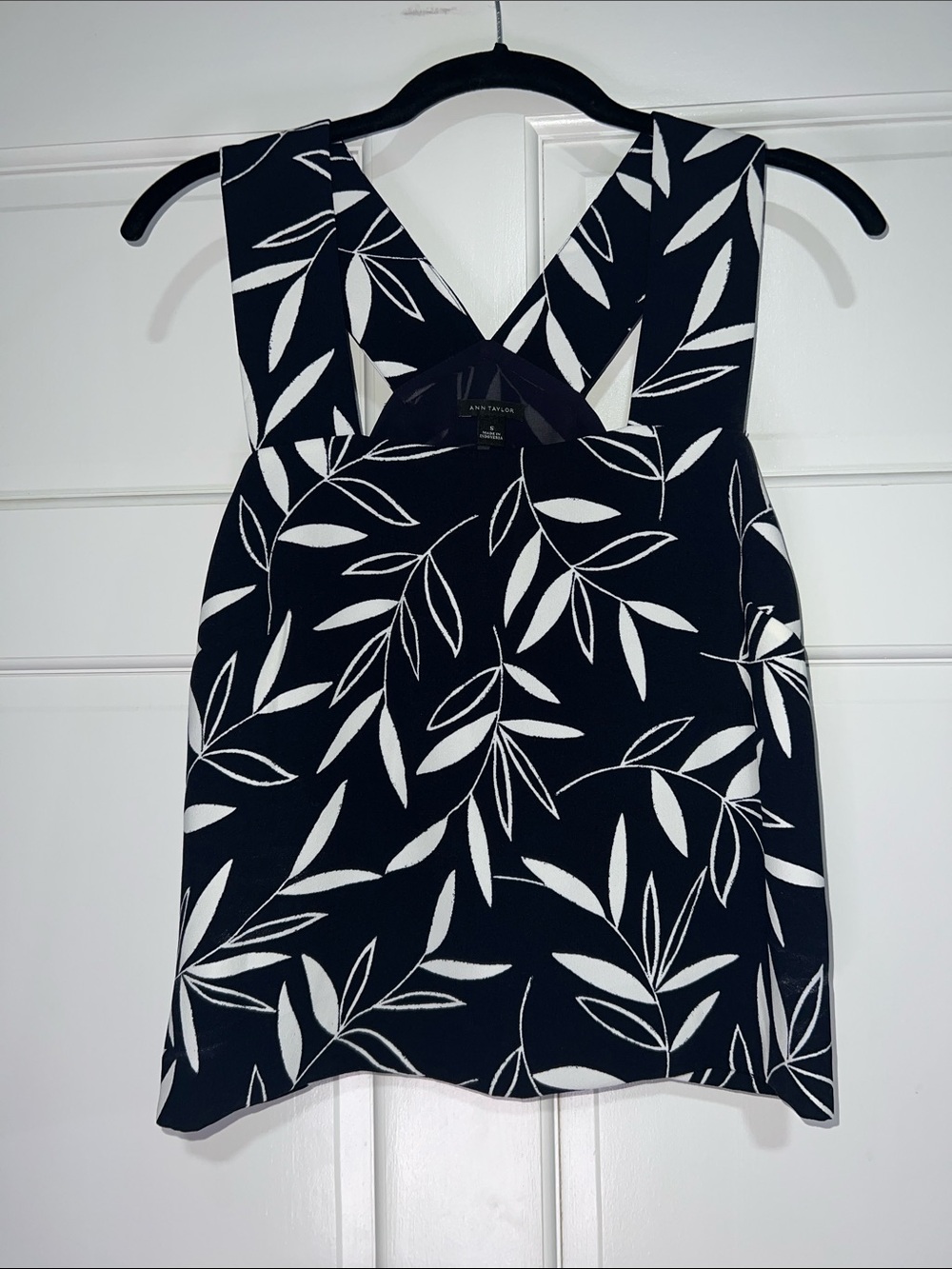 Ann Taylor Black and White Leaf-Print Cross-Back Tank